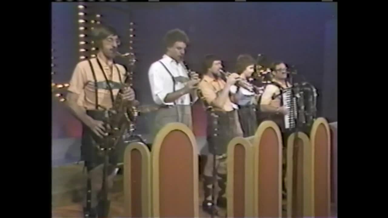 Thumbnail image for Polka Time #1599